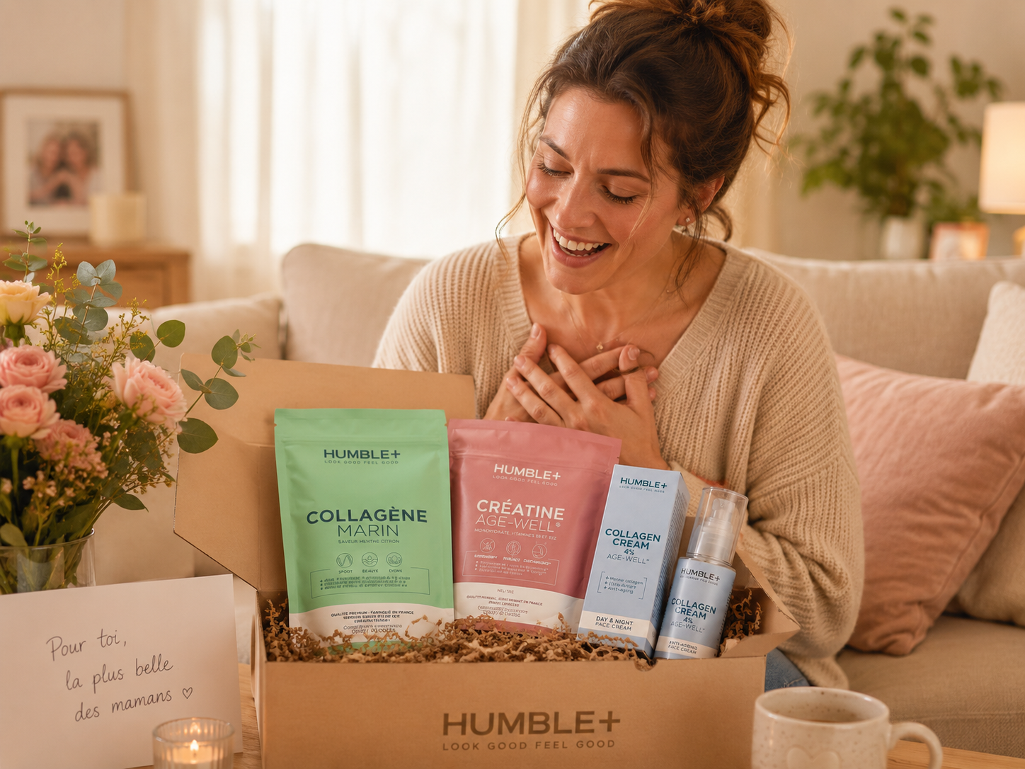 Maman souriante apres avoir recu son cadeau Humble+